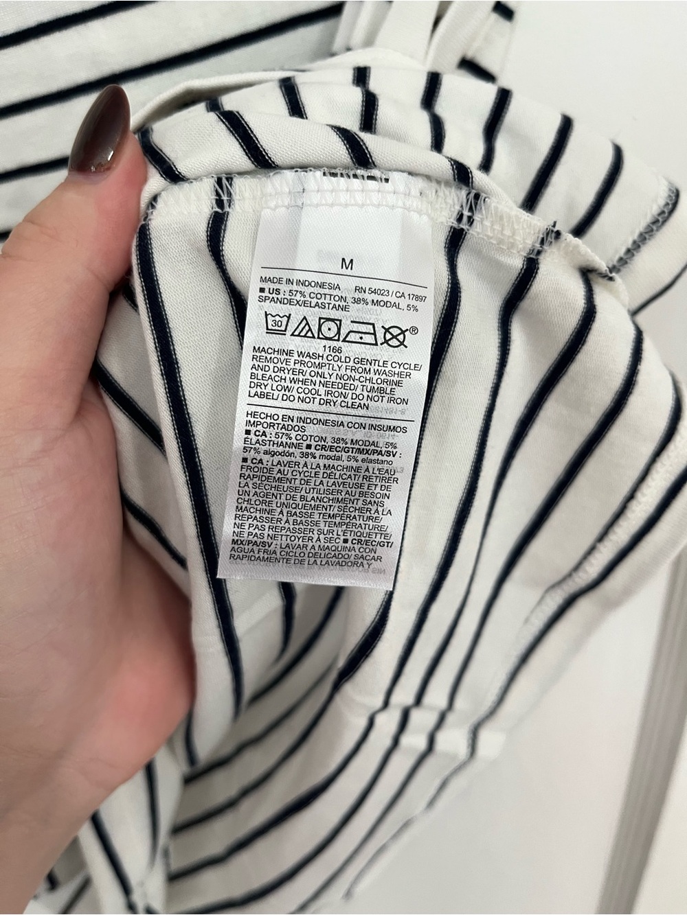 NWT Old Navy White Tank Top with Black Stripes - Picture 5 of 6